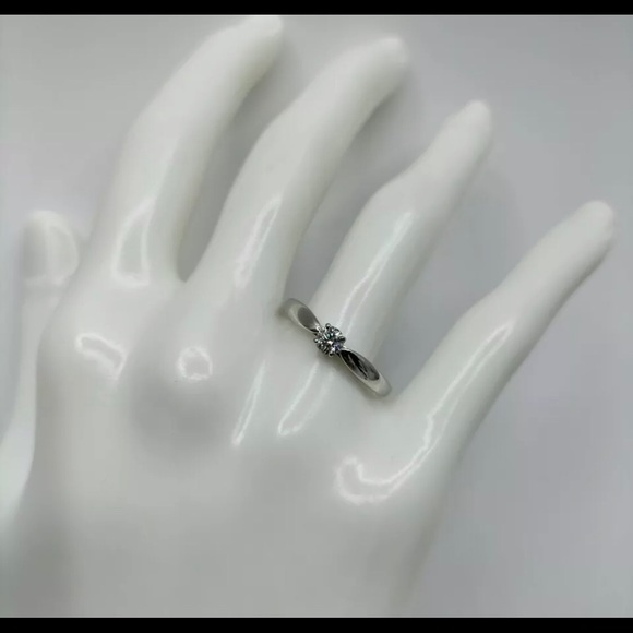 Tiffany and Co. diamond ring - Picture 3 of 6